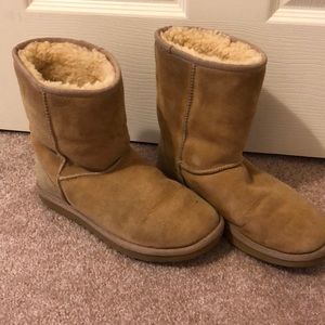 UGG CLASSIC SHORT BOOT